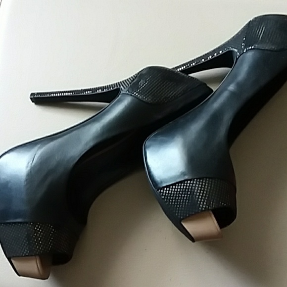 Shoes - Picture 6 of 7